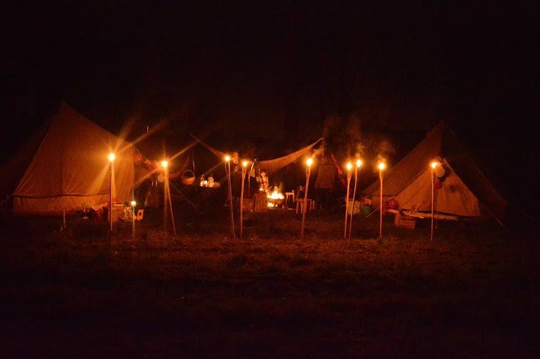 kamp by night